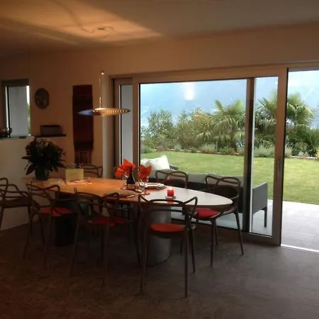 Piodina Sleeps 5 Air Con Wifi Brissago
